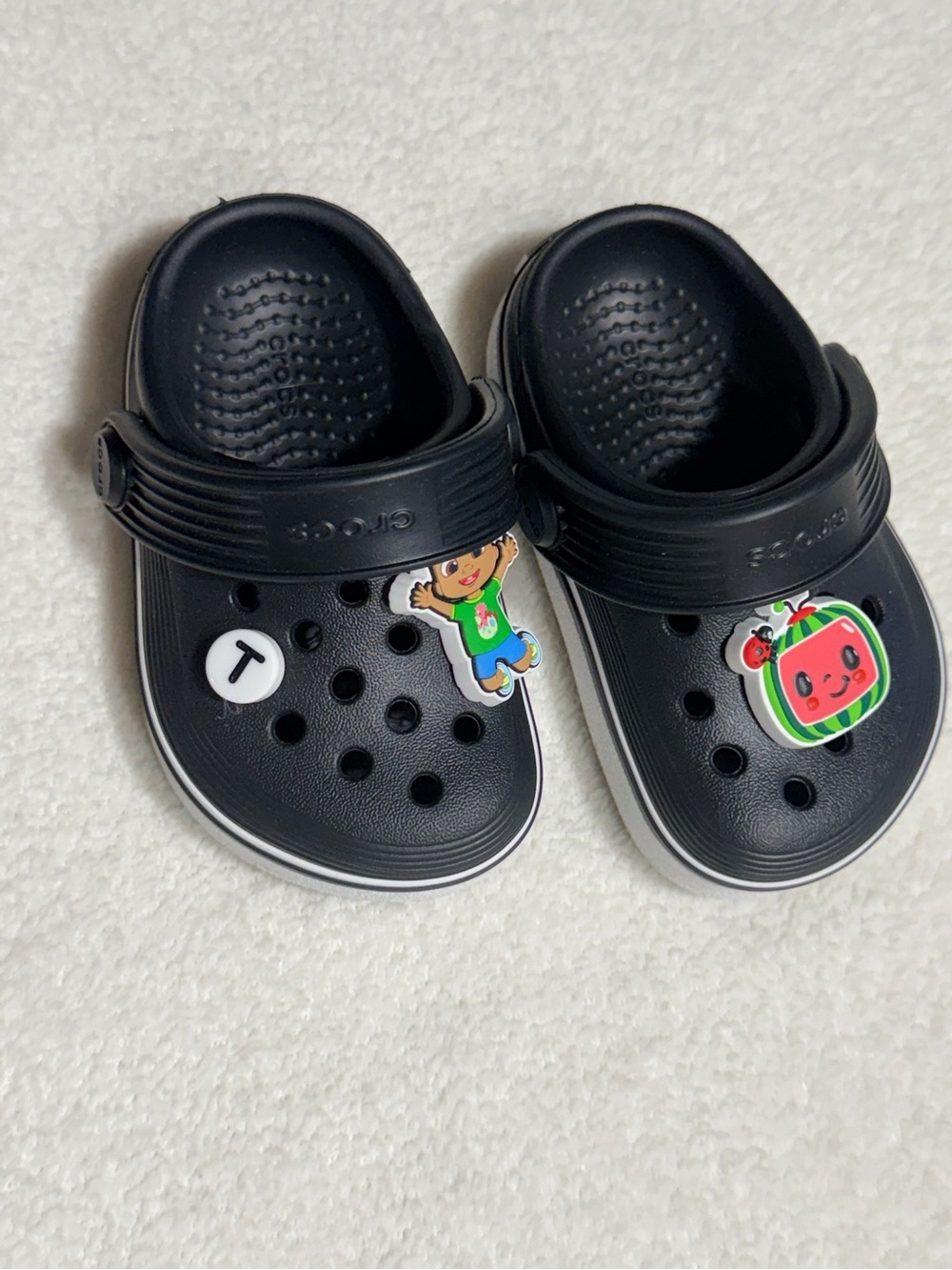 Crocs Toddler Classic Clogs in Black with Fun Jibbitz | 4C - Picture 2 of 3